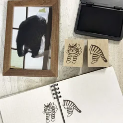 Arte CO | Sello Cat Jumping Out of Paper