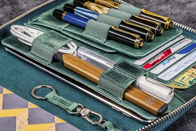 Galen Leather | Funda Leather Zippered Hobonichi Cousin A5 Planner Folio Crazy Horse Forest Green