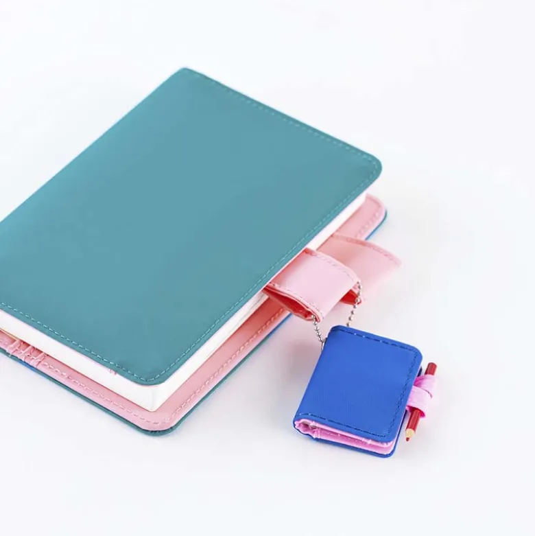 Hobonichi | Mini Llavero Hobonichi Techo Mini Keychain (Blue x Pink)