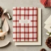 Katie Leamon | Tarjeta Navidad Red Check