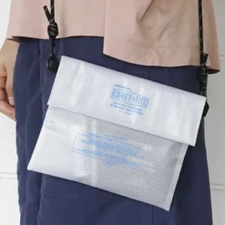 Penco | Estuche Carry Tite Case Clear M Light Blue