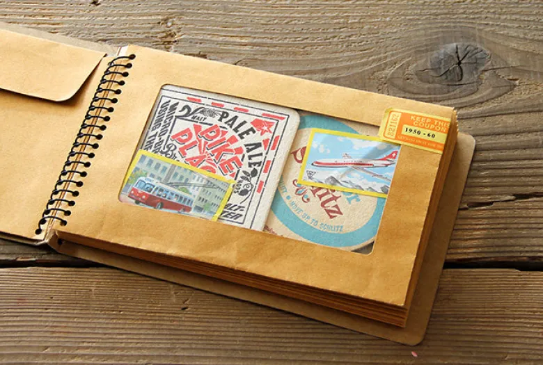 Traveler's Company | Cuaderno con Espiral B6 Sobres Visibles