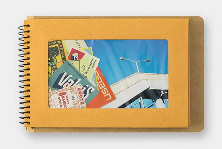 Traveler's Company | Cuaderno con Espiral B6 Sobres Visibles