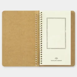 Traveler's Company | Cuaderno con Espiral A6 Slim Bolsillos de Papel