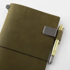 Traveler's Company | Porta bolígrafo M 016 Olive